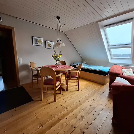 Wohnen Bei Angelika Fuer Geschaeftsreisende Und Monteure Im Dachgeschoss Apartamento