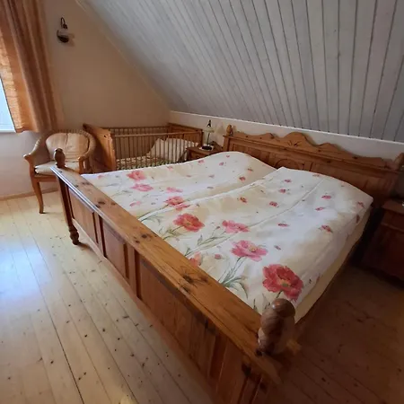 Apartamento Wohnen Bei Angelika Fuer Geschaeftsreisende Und Monteure Im Dachgeschoss